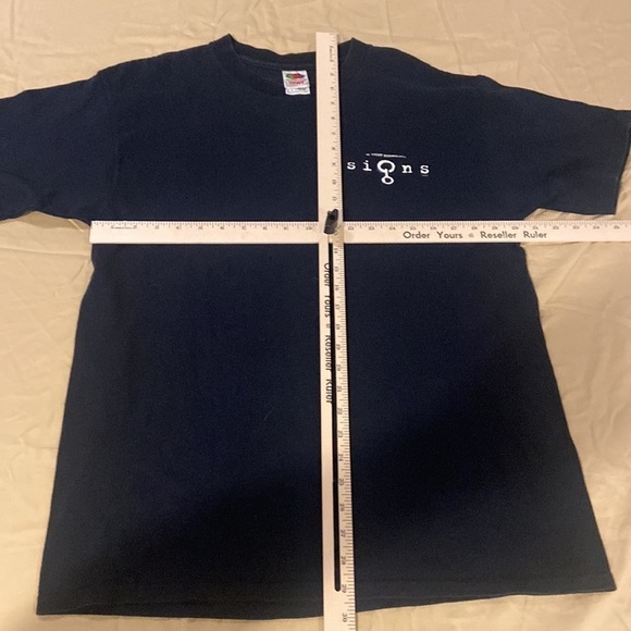 M Night Shyamalan Signs Movie Tee signs in size L - Picture 6 of 8